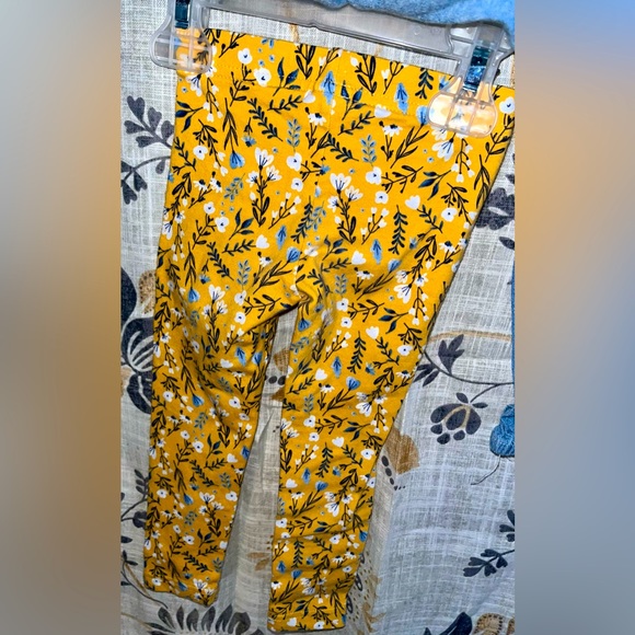 Spring 2T Outfit 🦋🌼 - Picture 4 of 4